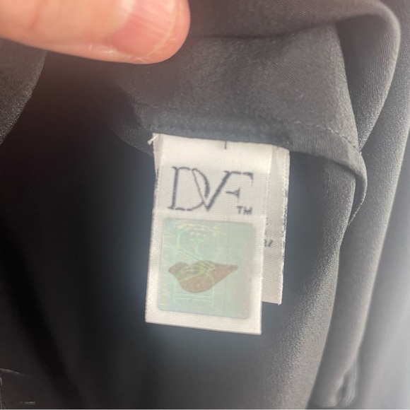 Diane Von Furstenburg Windona Black Panther Lace 100% Silk Blouse V-Neck Size 6 - Picture 12 of 16